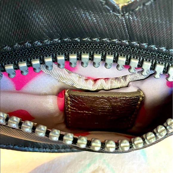 Very Rare: Fergie for Kipling "The Kiss" Coin Keychain - Picture 2 of 7